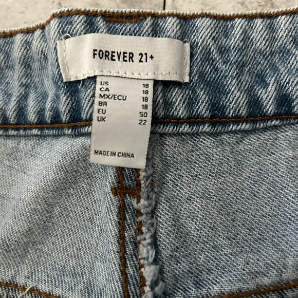 Forever 21 Plus Size Shorts Frayed Denim Mom Shorts 18” NWOT - Picture 5 of 11